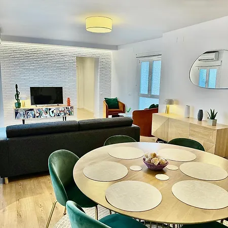 Spacious 3br Center Walk Everywhere Apartment
