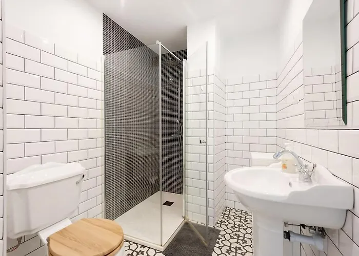 Spacious 3br Center Walk Everywhere Apartment