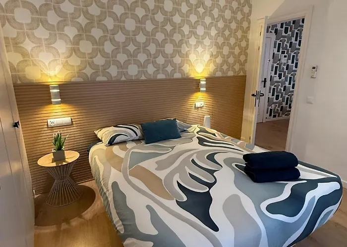 Spacious 3br Center Walk Everywhere Apartment *